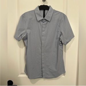 Men’s Lululemon Short Sleeve Button Down.